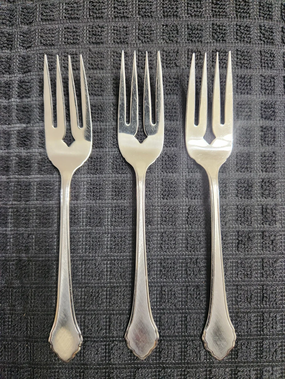 3 Vintage Oneida Wm. A Rogers Deluxe Stainless Salad Forks Summer Mist / Autumn